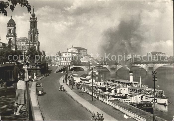 DRESDEN Elbe Dampferanlegestelle Blick von der Bruehlschen Terrasse