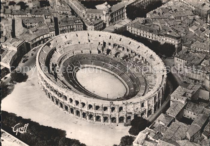 Nimes Les Arenes Vue aerienne