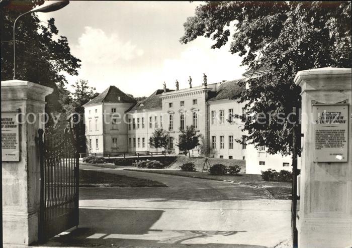 Rheinsberg Eingang zum Schloss Sanatorium Helmut Lehmann
