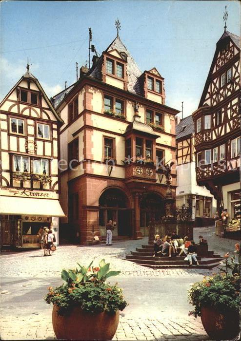 BERNKASTEL-KUES Berncastel Rheinland-Pfalz Marktplatz Brunnen