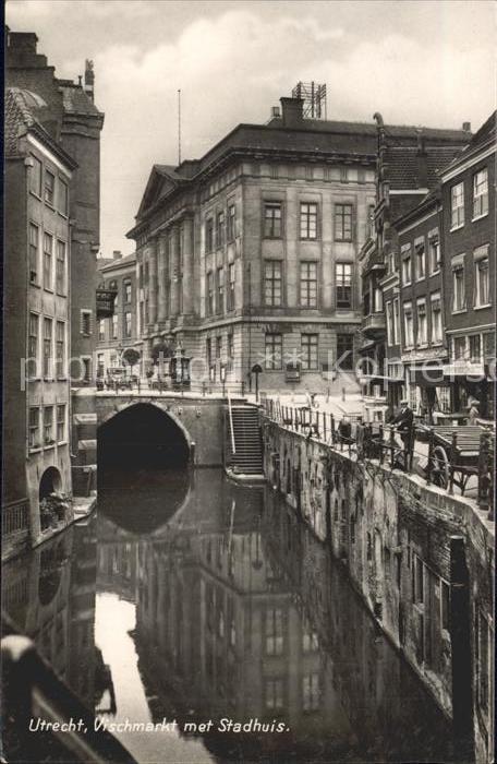 Utrecht Vischmarkt met Stadthuis