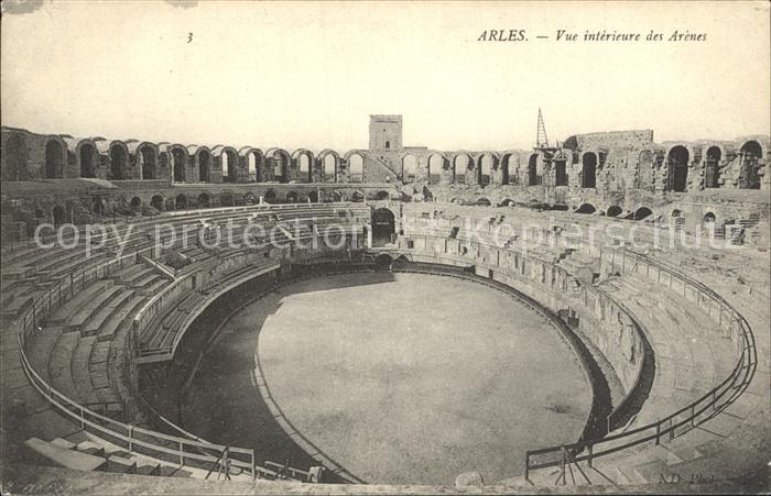Arles Bouches-du-Rhone Vue intérieure des Arènes