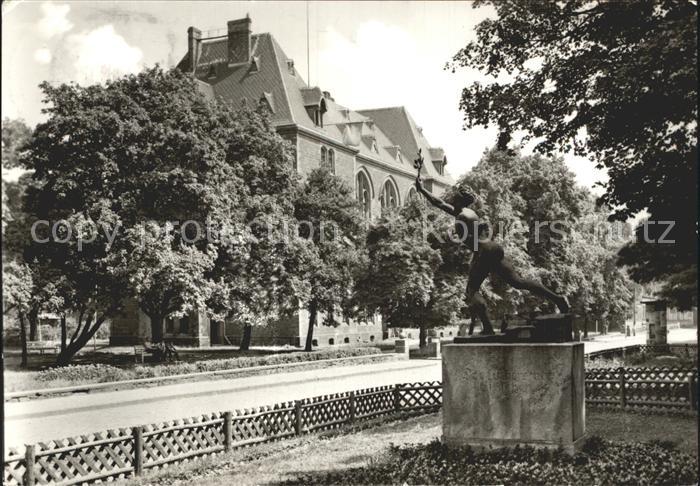 Eisleben Lutherstadt Platz-der-Jugen mit Denkmal