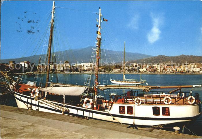 Giardini Naxos Taormina Hafen Boot