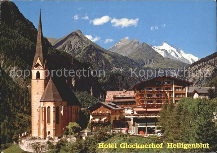 Heiligenblut Kaernten Hotel Glocknerhof mit Kirche