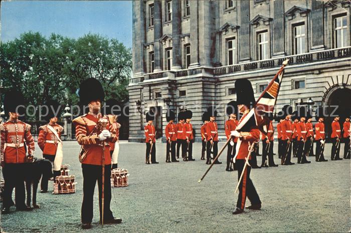 Leibgarde Wache Changing the Guard Ceremony Buckingham