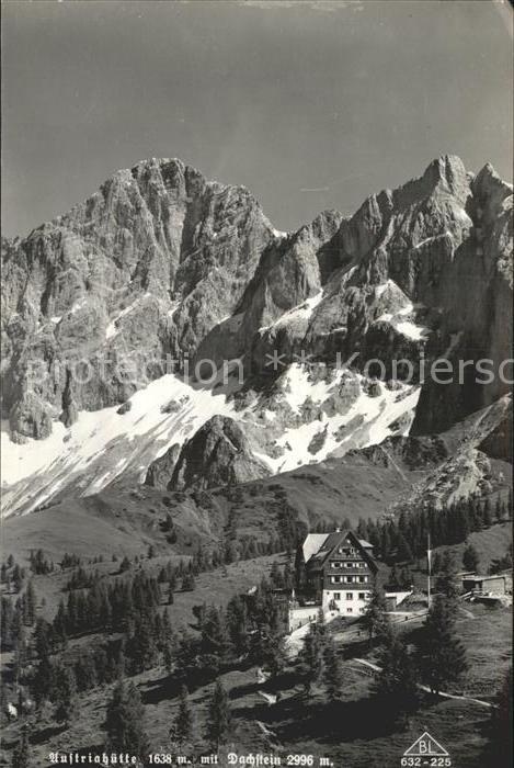 Austriahuette mit Dachsteingebirge