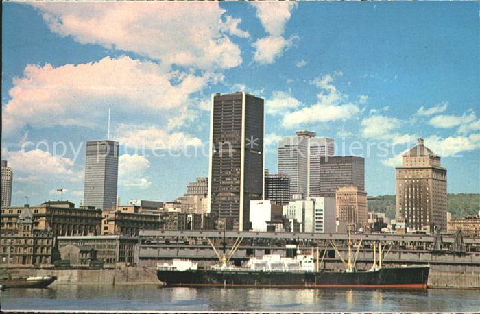 Montreal Quebec Skyline Downtown Quartier des Affaires Frachtschiff
