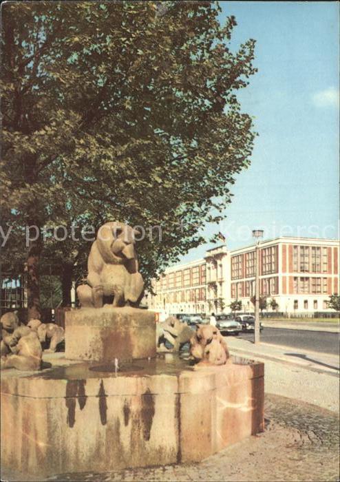 BERLIN  CITY Staatsratsgebaeude Baeren Skulpturen Hauptstadt der DDR