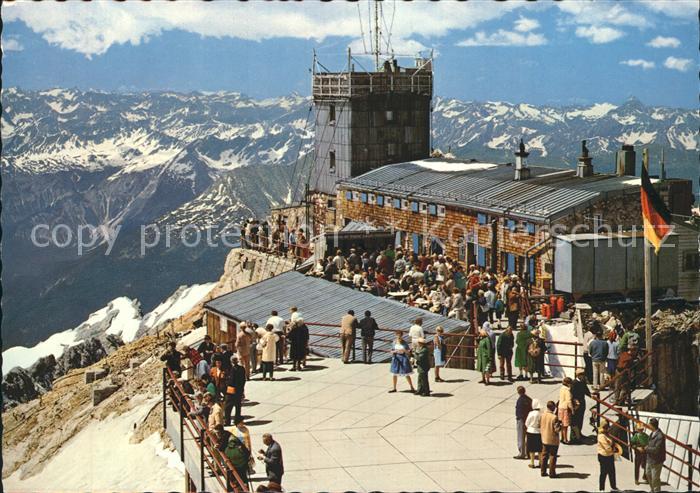 Zugspitze Muenchner Haus Aussichtsterrasse Bayrische Zugspitzbahn Alpenpanorama