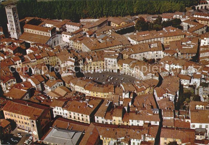 Lucca Fliegeraufnahme mit Anfiteatro Romano