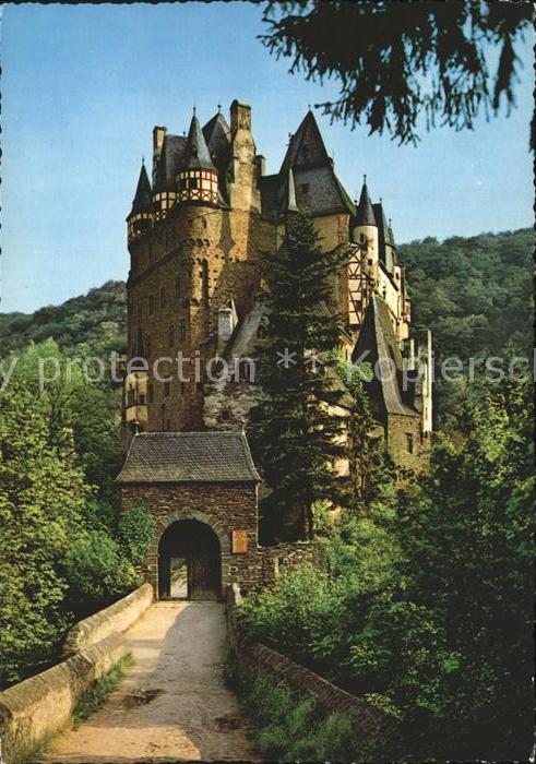 Burg Eltz Einfahrt