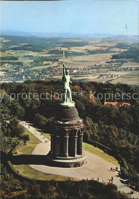 Hermannsdenkmal im Teutoburger Wald Fliegeraufnahme
