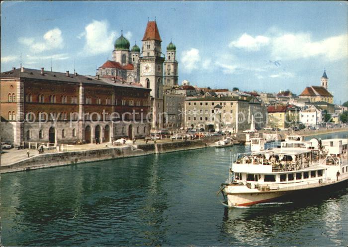 PAssAU Bayern Donau Dampfer Rathaus Dom