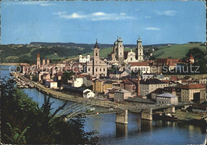 PAssAU Bayern Donaupartie mit Hafen Bruecke Kirche