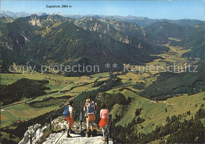 Wendelstein Berg Bergwandern Blick ueber Fischbachau Schlierseer Berge Zugspitze