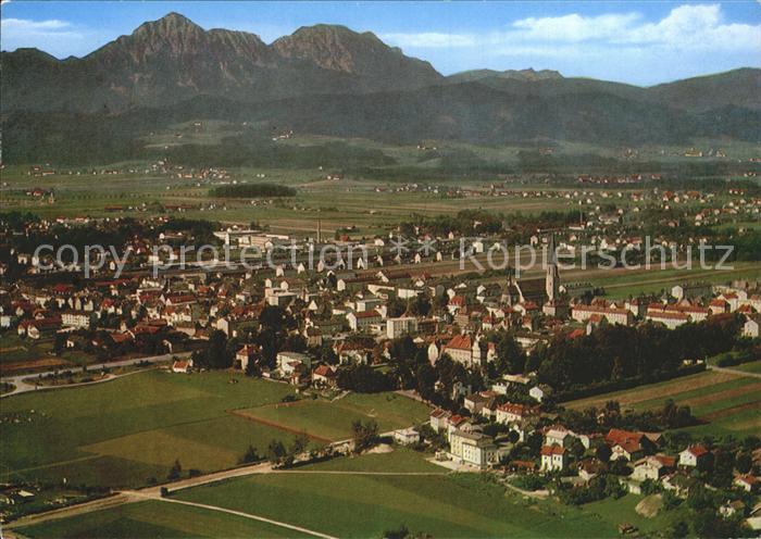 Freilassing mit Hochstaufen und Zwiesel Chiemgauer Alpen Fliegeraufnahme