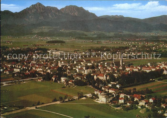 Freilassing mit Hochstaufen und Zwiesel Chiemgauer Alpen Fliegeraufnahme
