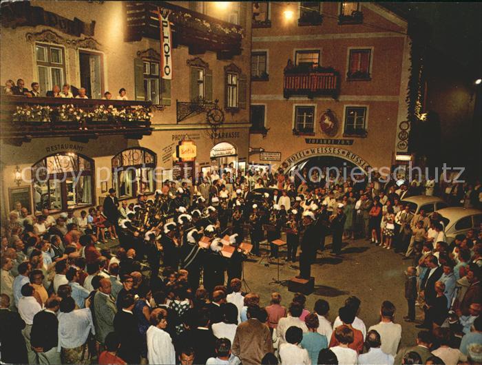St Wolfgang Wolfgangsee Platzkonzert mit Buergermusik Hotel Weisses Roessl
