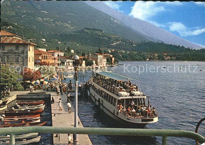 Malcesine Lago di Garda Imbarcadero Landungsbruecke Ausflugsdampfer Gardasee