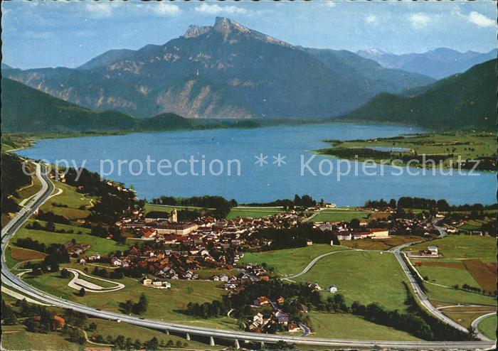 Mondsee Salzkammergut Fliegeraufnahme mit Schafberg