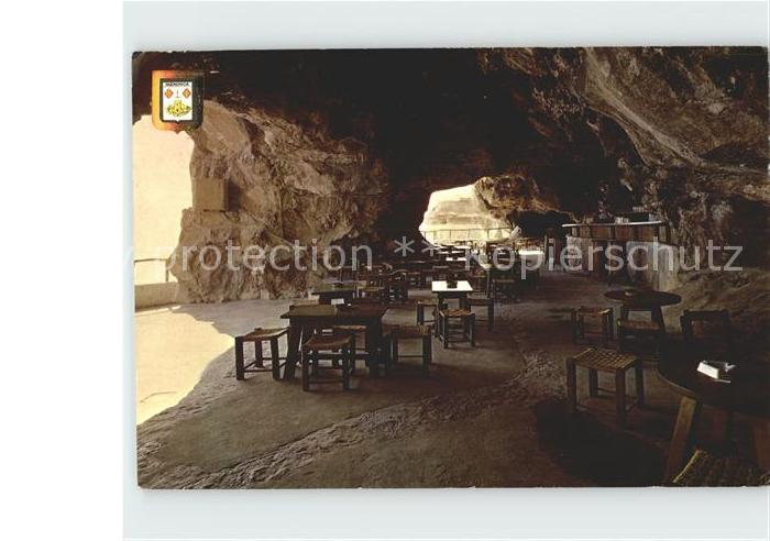 Menorca Restaurant Bar unter Felsen