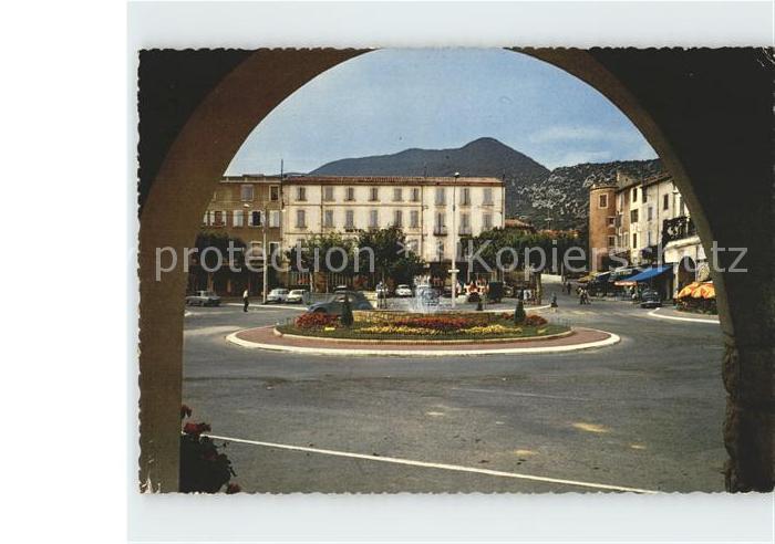 Nyons Drome Le Rond Point et Hotel Colombet