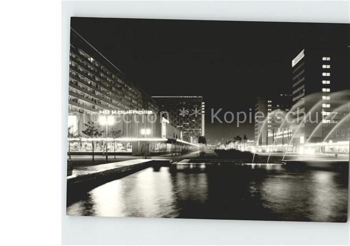 DRESDEN Elbe Prager Strasse Brunnen bei Nacht