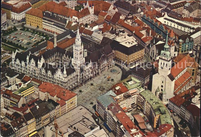 Muenchen Bayern Marienplatz Rathaus