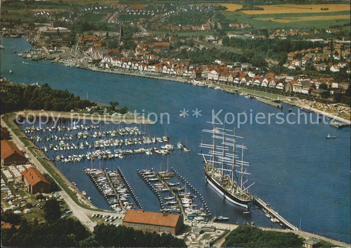 Travemuende Ostseebad Fliegeraufnahme Hafen