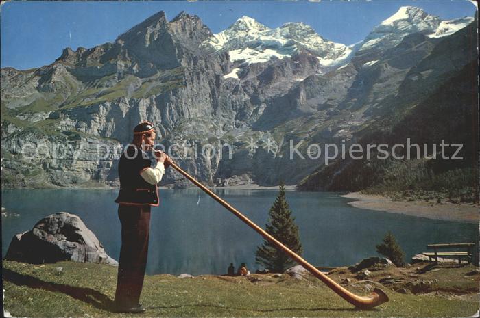 Alphorn Alphornblaeser Oeschinensee  Kandersteg Bluemlisalpgruppe