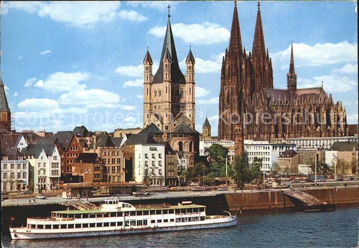 Motorschiffe Bonn Rheinufer Dom Koeln am Rhein Gross-St.-Martin