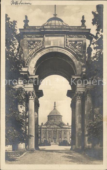 Potsdam Neues Palais Mitteltor der Colonnaden