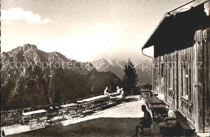 Tegelberghaus Terrasse mit Saeuling Gernspitze Koellespitze Schlicke Alpenpanora