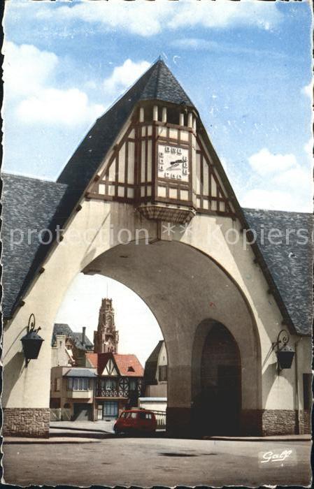 Le Touquet-Paris-Plage Marche perspective sur l_Hotel de Ville