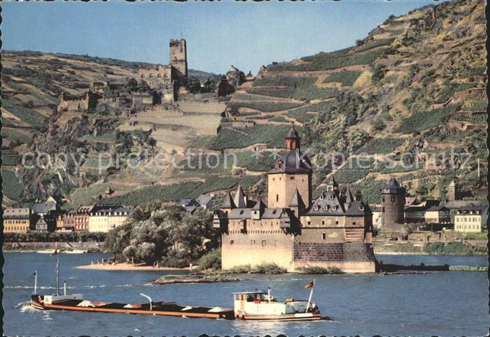 Kaub Partie am Rhein mit Schiff
