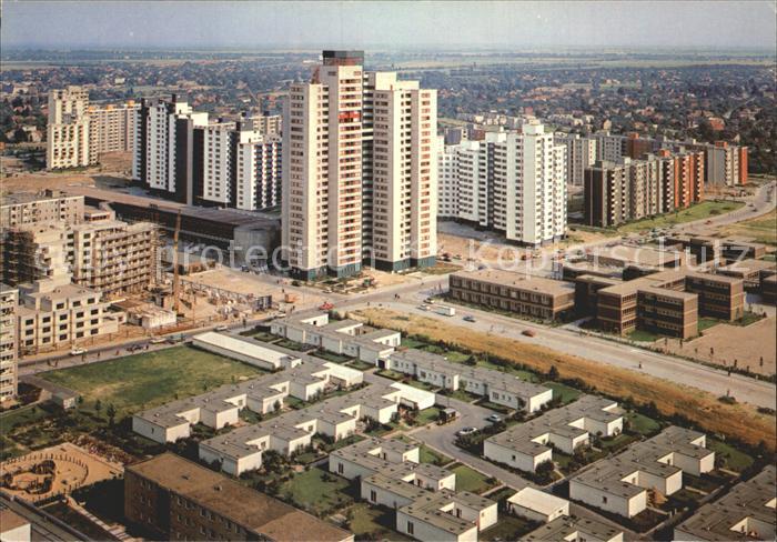 BERLIN CITY Hochhaus am Joachim Gottschalk Weg und Einkaufszentrum