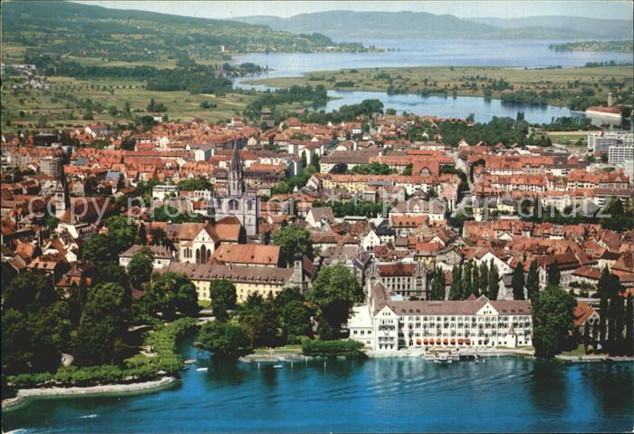 Konstanz Bodensee Fliegeraufnahme Stadtkern mit Muenster und Inselhotel