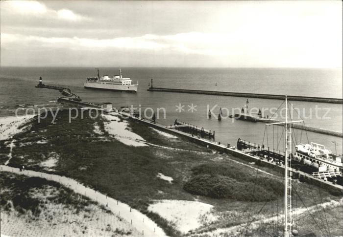 Warnemuende Ostseebad mit Mole und Faehre