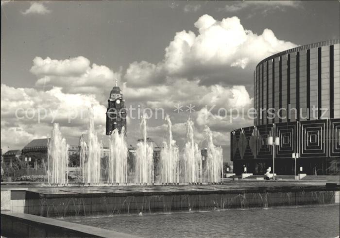 DRESDEN Elbe Prager Strasse mit Rathaus