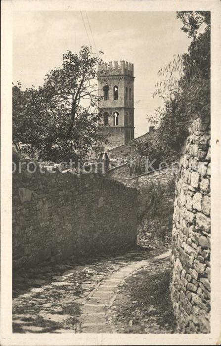 Assisi Umbria Vicolo antico e la Torre del Popolo