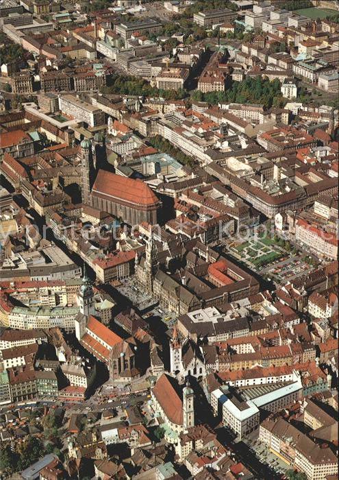 Muenchen Bayern Stadtzentrum Rathaus Marienplatz Pfarrkirche St Peter Frauenkirc