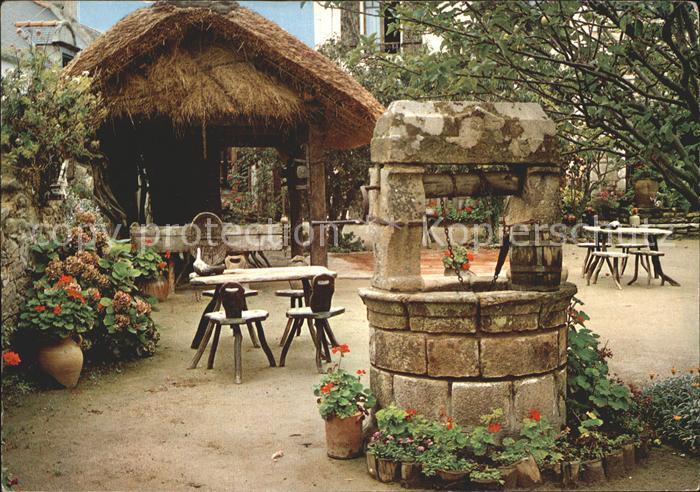 Saint-Pierre-Quiberon Le Puits et la Grange dans le Jardin de la Creperie Ty Bre
