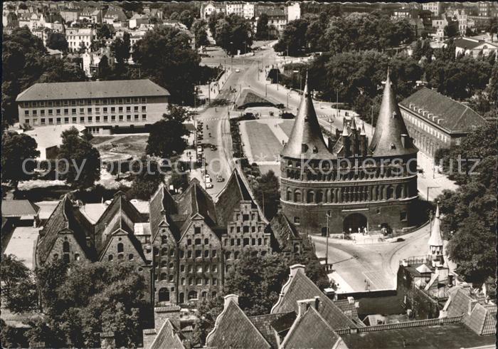 LueBECK  CITY Holstentor mit Salzspeicher
