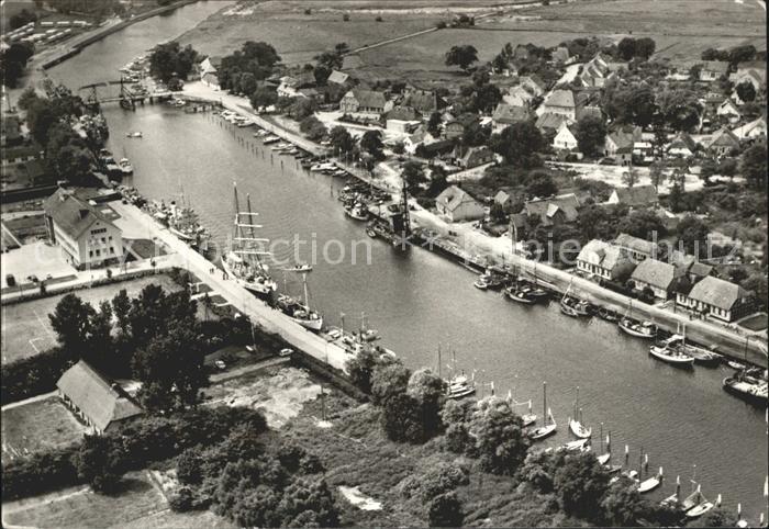 Wieck Greifswald Marineschule der GST August Luetgens und Bootshafen Fliegeraufn