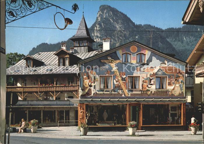 OBERAMMERGAU Bayern Dorfplatz mit Fresko Das Geluebde
