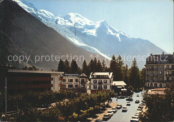 Chamonix Plac du Monument aux Morts et Massif du Mont Blanc