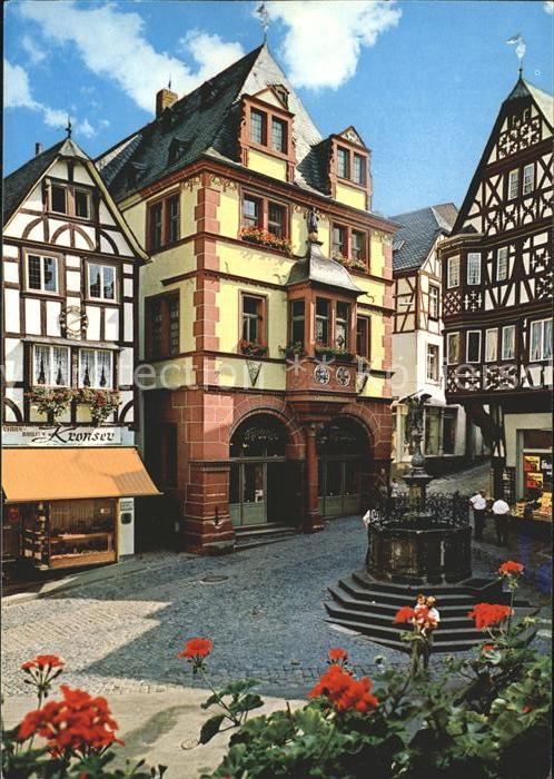 BERNKASTEL-KUES Berncastel Rheinland-Pfalz Michaelisbrunnen Rathaus Markt