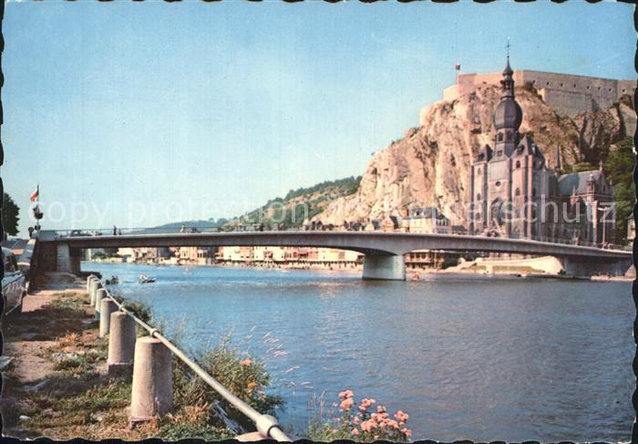 Dinant Wallonie Pont èglise Notre Dame et la Citadelle