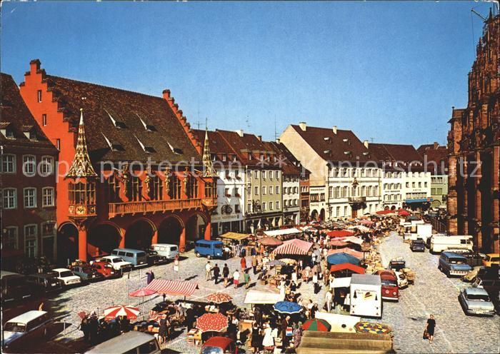 Freiburg Breisgau Markt auf Muensterplatz Kaufhaus